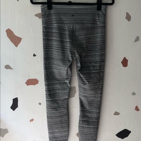 Athleta High Rise Jacquard Chaturanga 7/8 Tights Quail size S - Picture 7 of 10